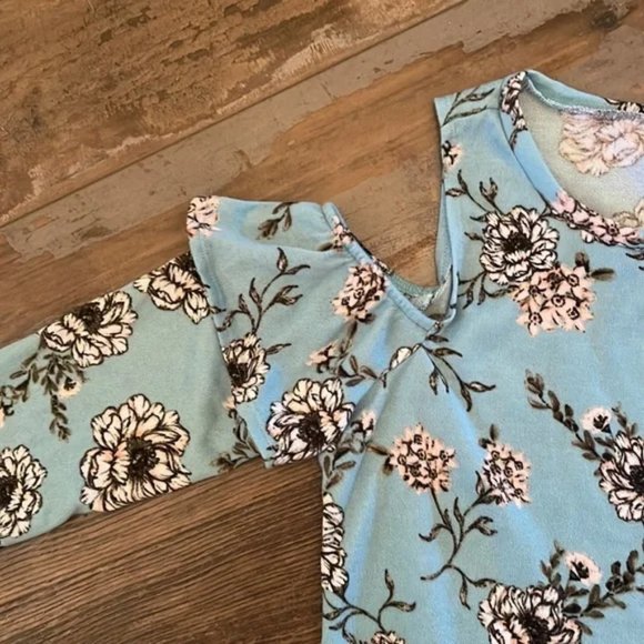 Kristin Nicole Top Cut Out Shoulder | Color: Blue | Size: L - Picture 1 of 3